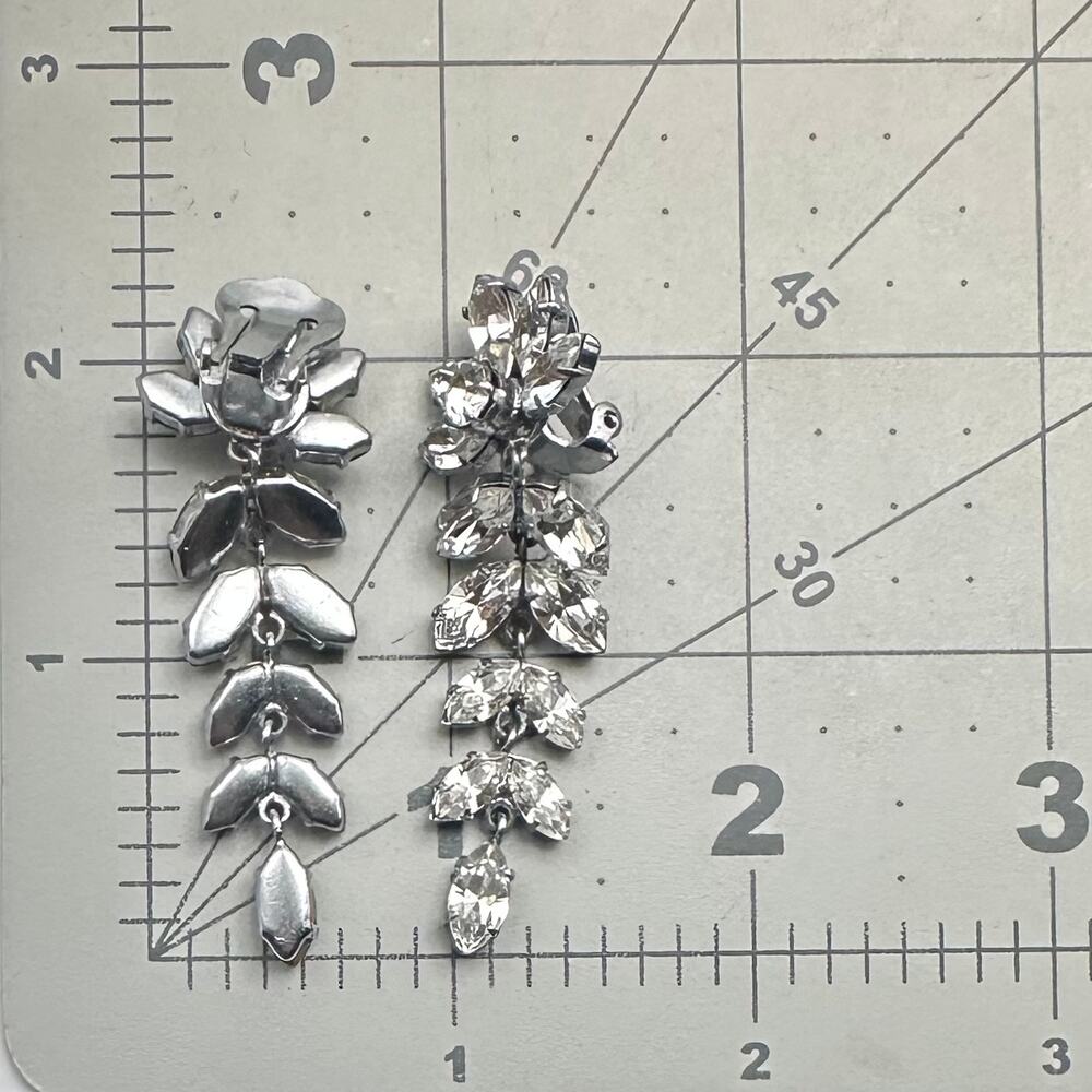 Austria 1950s vintage silver tone clear glass rhinestones drop clip on earrings - Picture 8 of 8